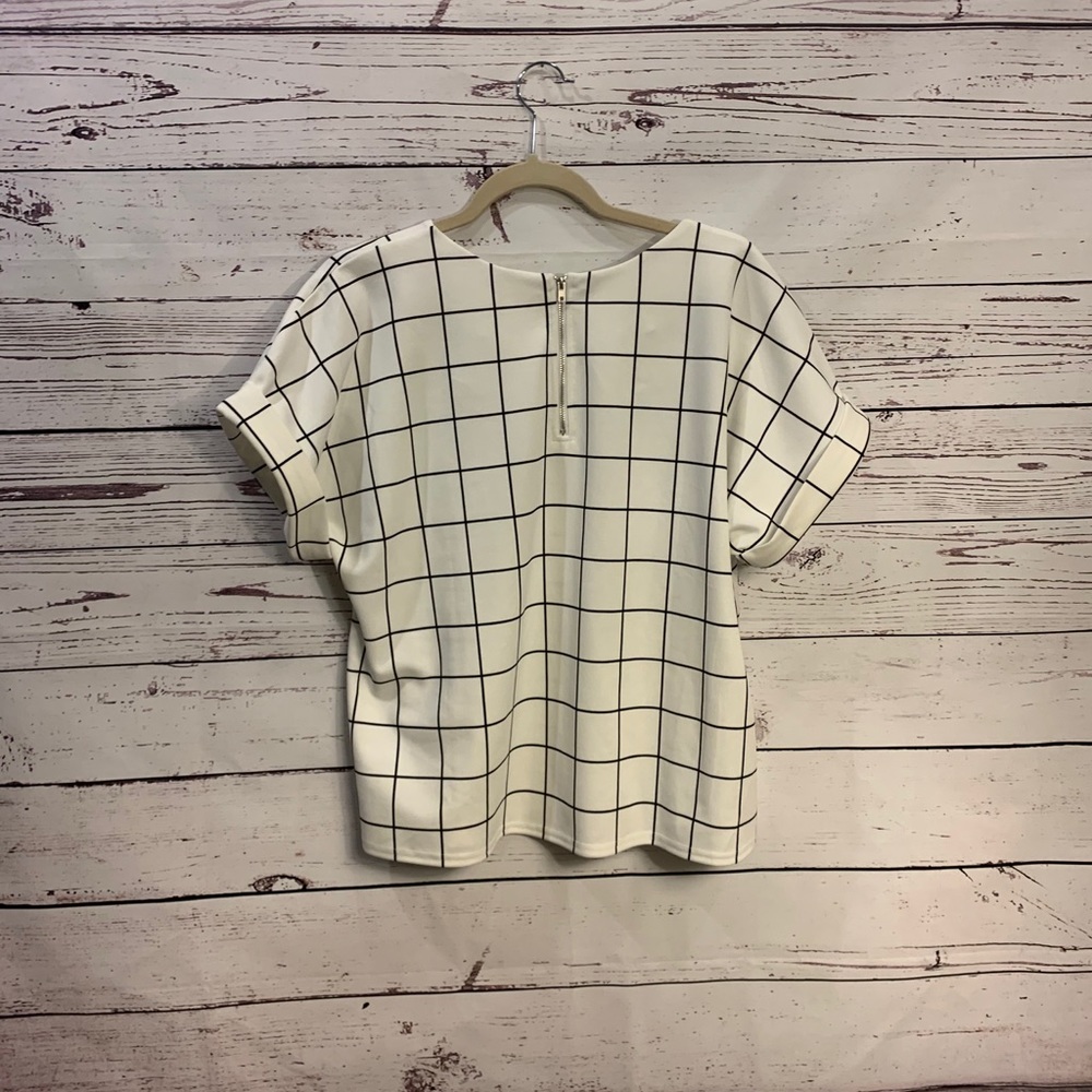 Melloday window pane design short sleeve top - Picture 2 of 7